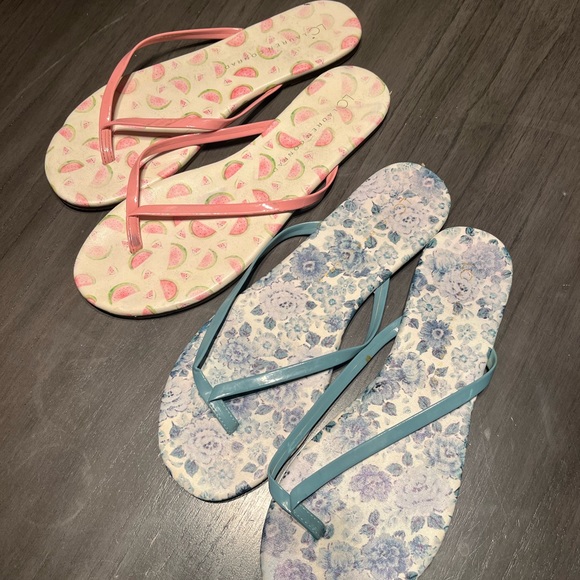 2 Pairs of Lauren Conrad Flip Flops - Picture 2 of 2